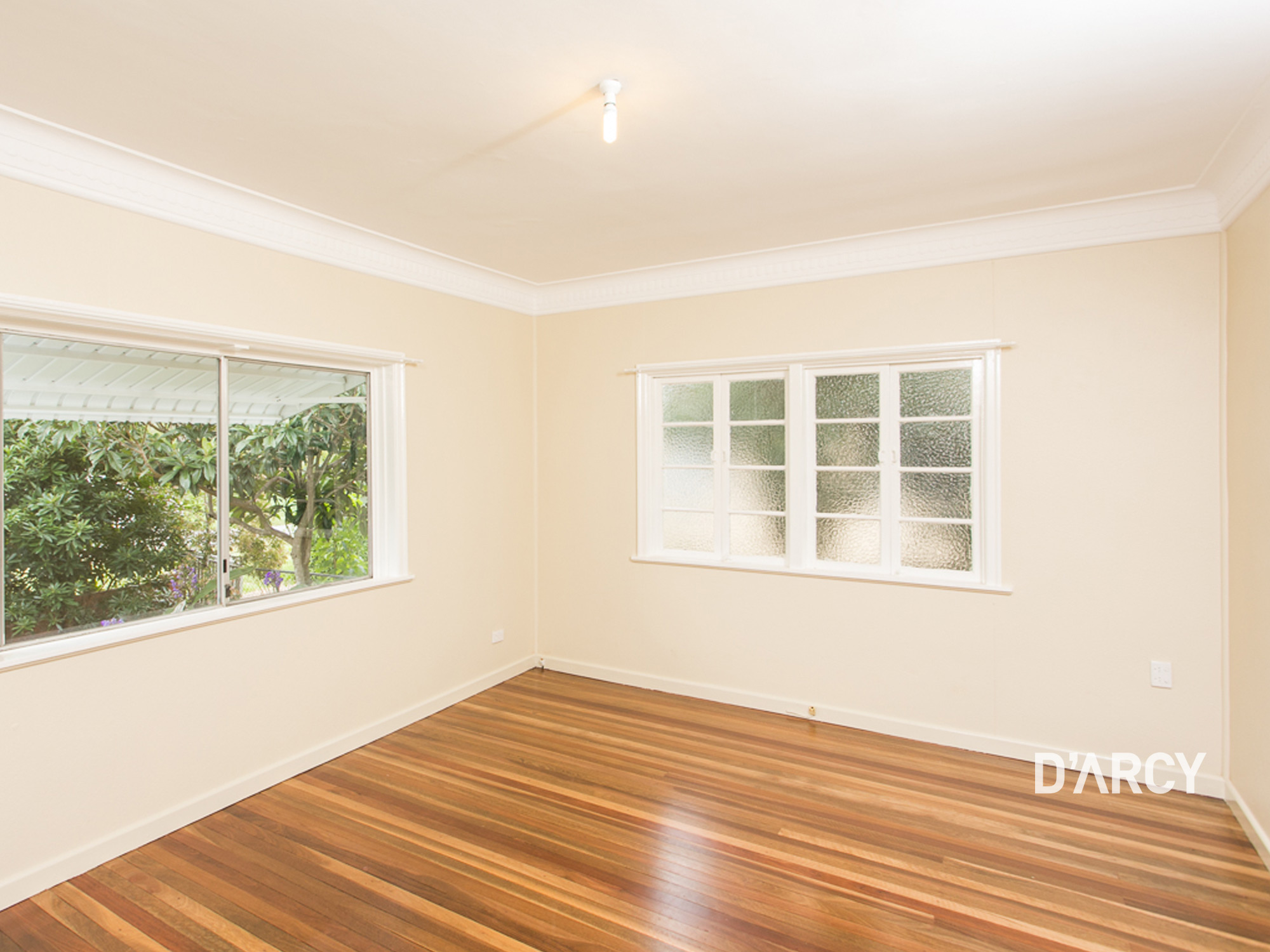 79 Fletcher Pd, Bardon - Thumbnail 2