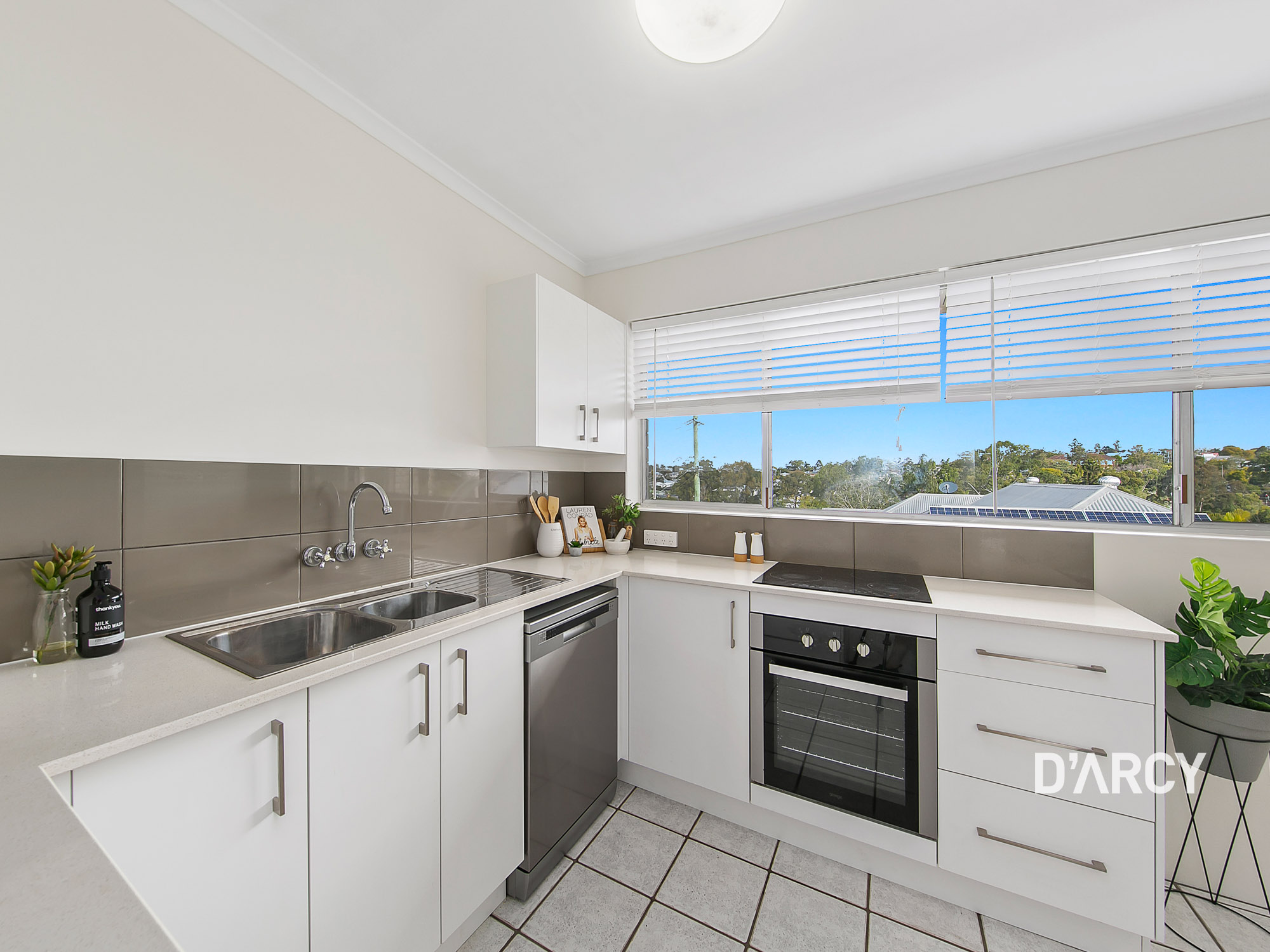 6/36 Trout St, Ashgrove - Thumbnail 2