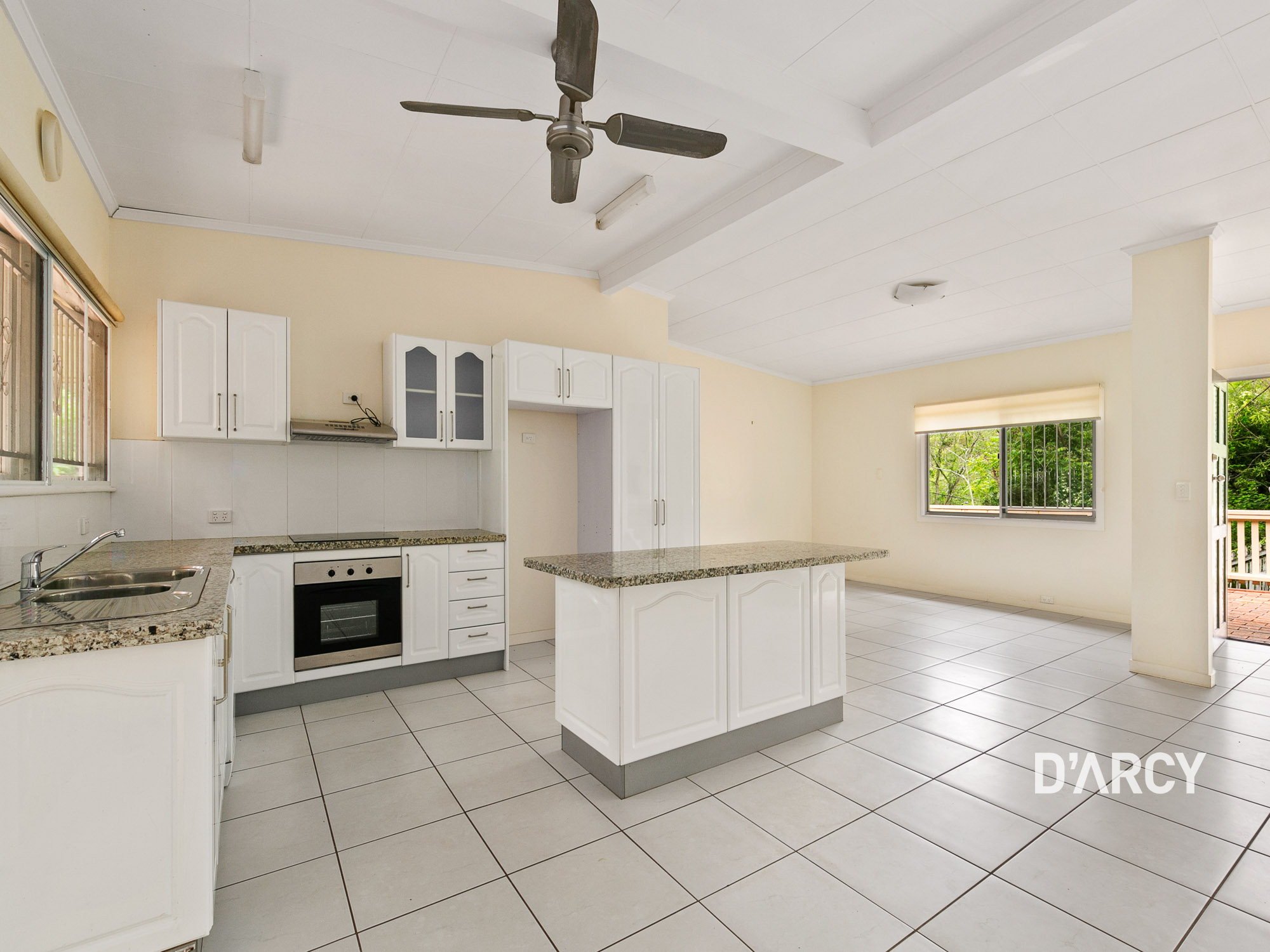 479 Simpsons Rd, Bardon - Thumbnail 3